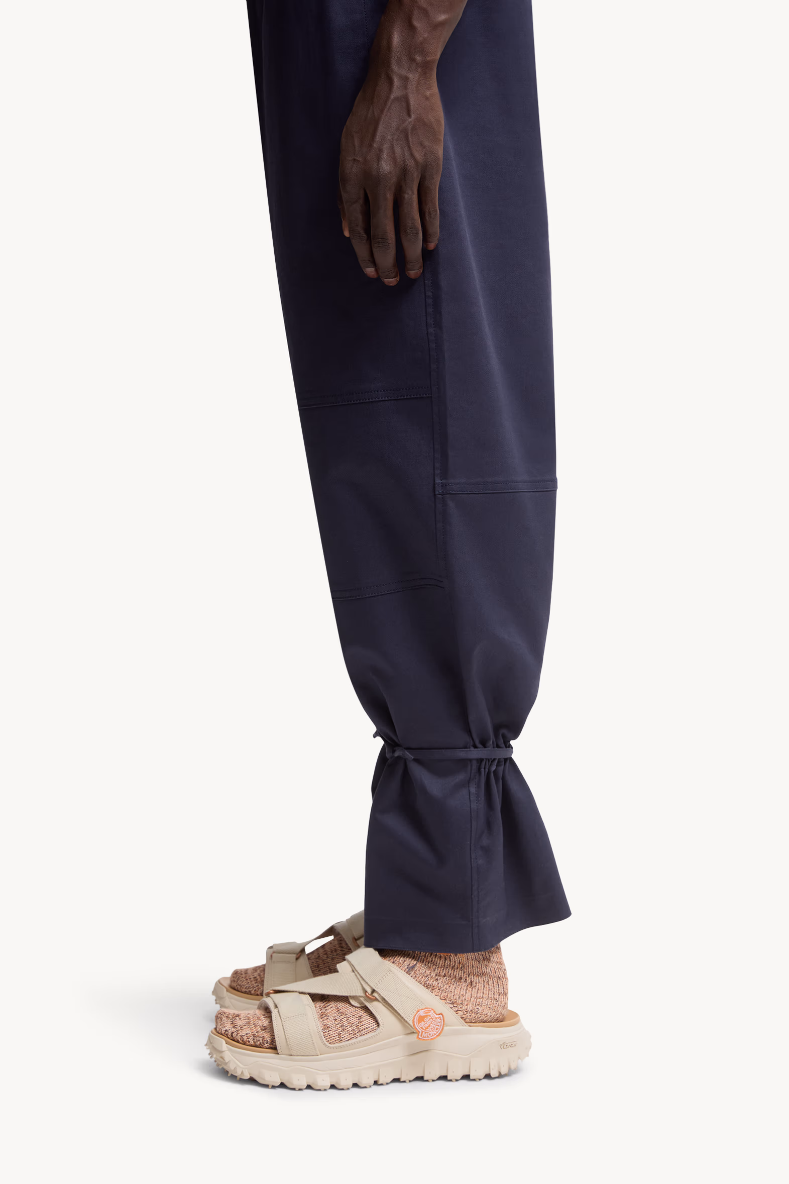 Pantalon en gabardine de coton Moncler x Gilga Farm Designed by Donald Glover Hommes Bleu marine Moncler 4